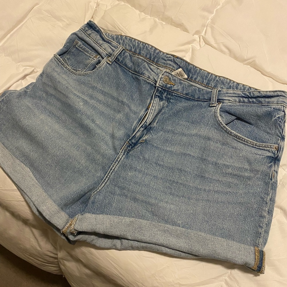 Light Wash Denim Roll-Cuff Women’s Shorts
